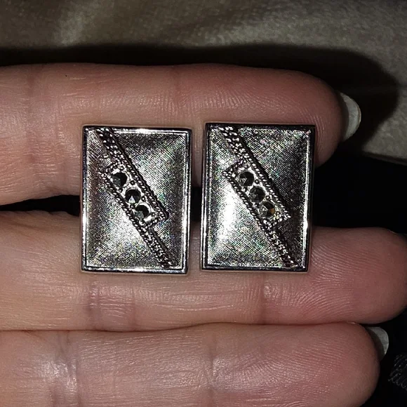 SWANK Silver Rectangular Cufflinks - Picture 2 of 3